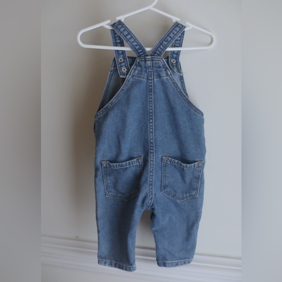 H&M Baby Denim Overalls 6 Months Light Wash Classic Bib - Picture 3 of 4